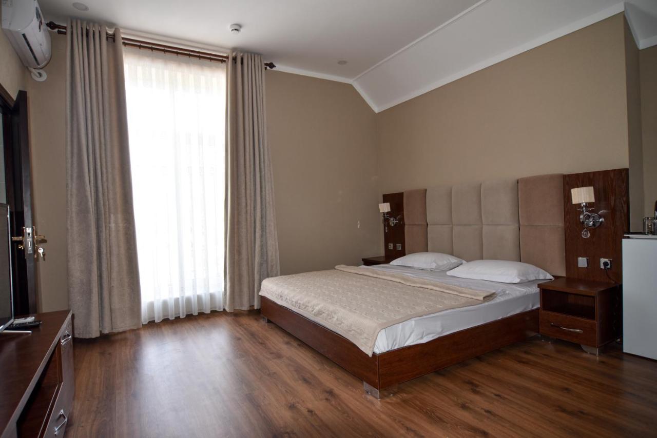 B&B Lake House Hotel Юсуфхона Экстерьер фото
