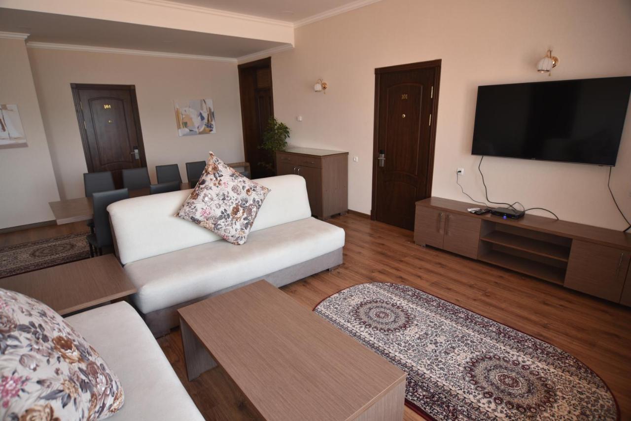 B&B Lake House Hotel Юсуфхона Экстерьер фото