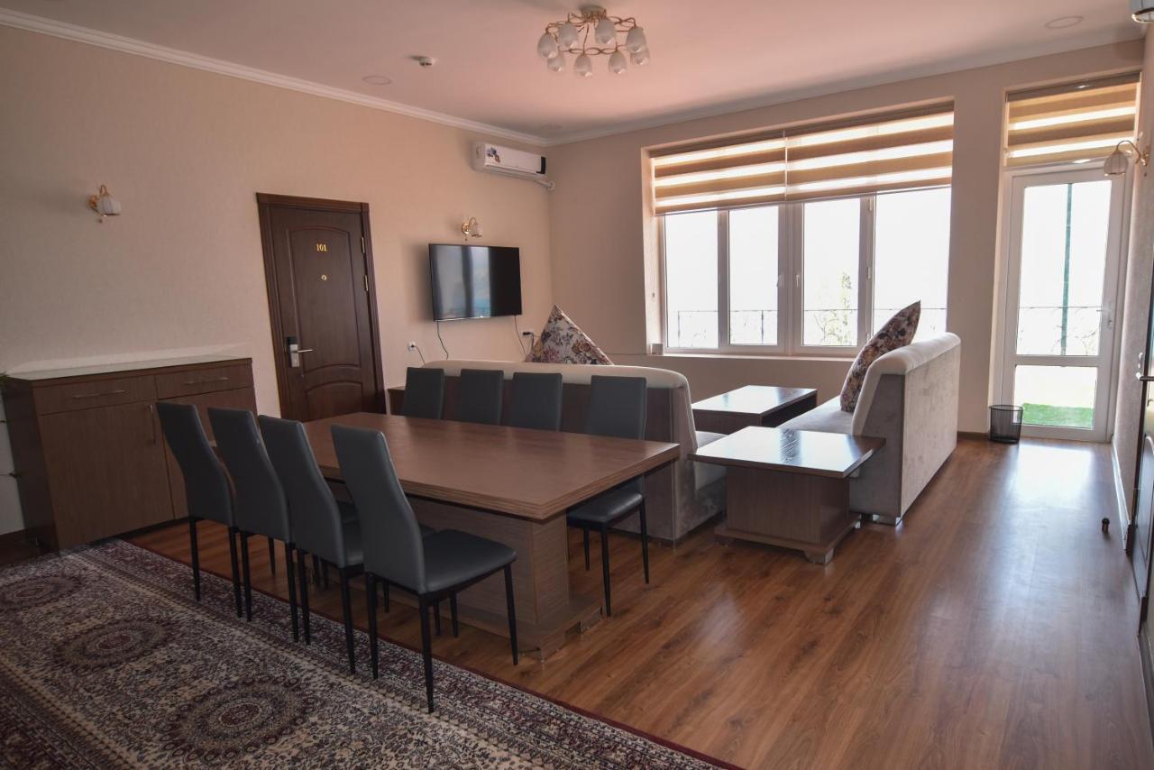 B&B Lake House Hotel Юсуфхона Экстерьер фото